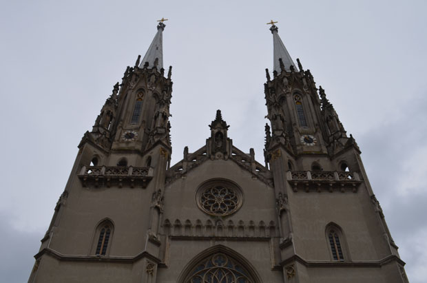 УГРОЖЕНА СВЕТИЊА У ВРШЦУ: Олуја руши торањ цркве Светог Герхарда